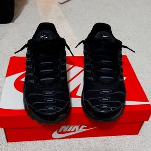 Nike - Air Max Plus (Triple Black)